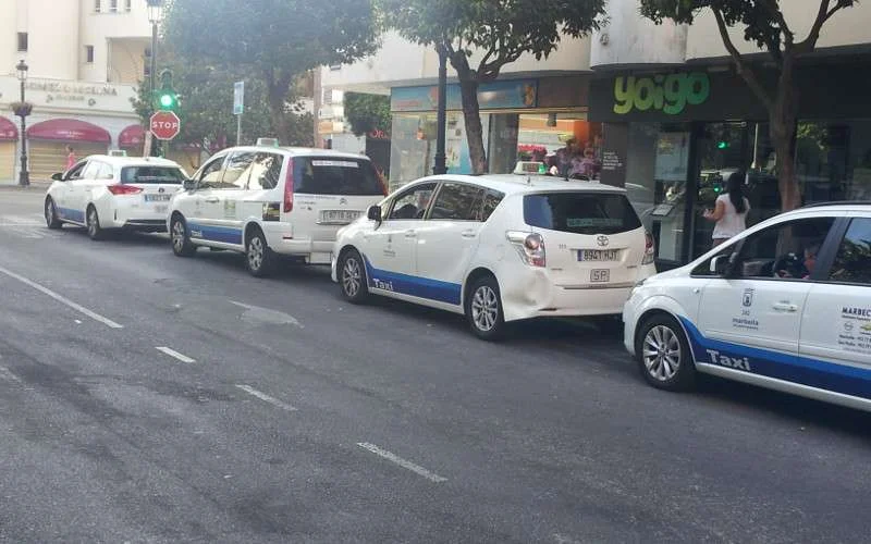 Marokkaanse taxichauffeur zwaargewond na aanval met mes in Marbella