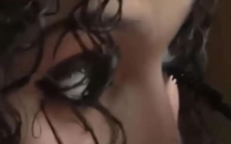 Marokkaanse prostituee vertelt verhaal met ontbloot gezicht