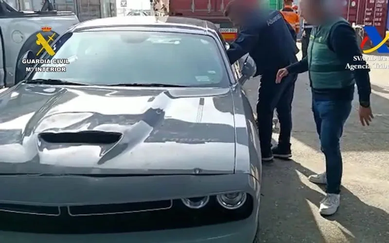 Politie onderschept gestolen luxe auto's op weg naar Marokko