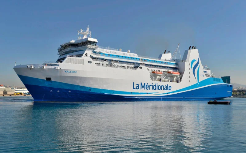 Boot uit Frankrijk vast in Tanger Med door bedluizen