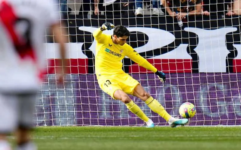 Yassine Bounou blundert bij Sevilla