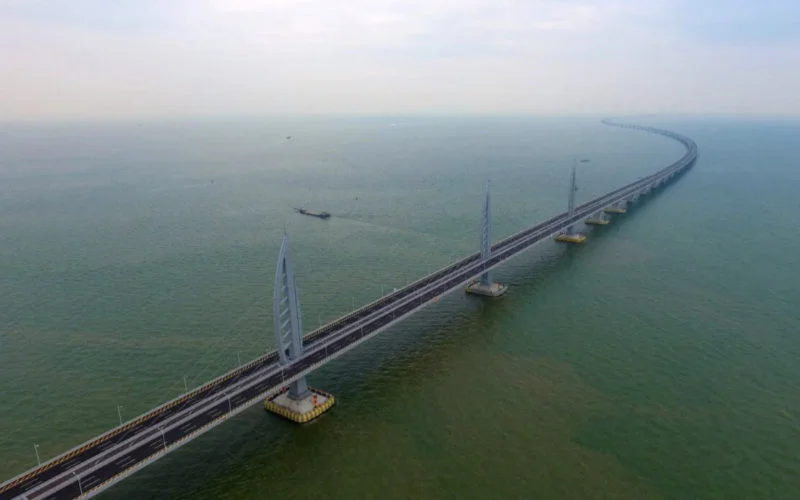 Waarom geen brug over de Straat van Gibraltar?