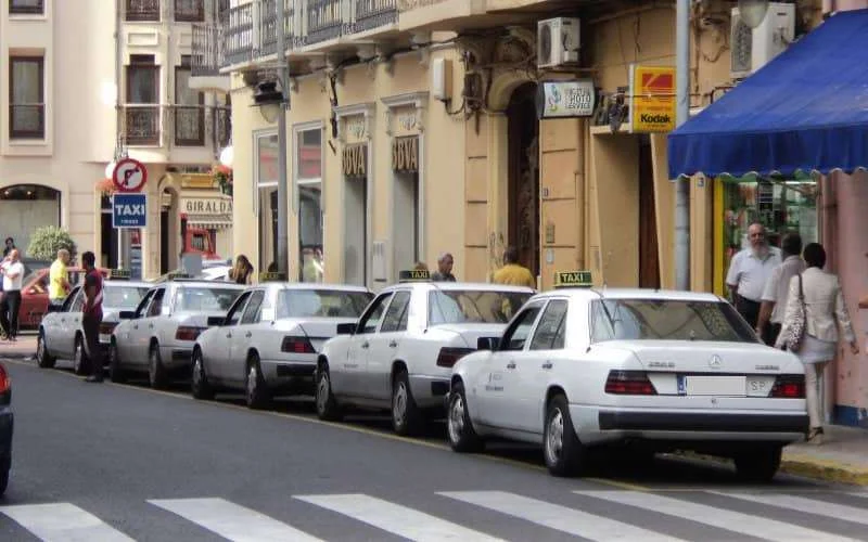 Taxichauffeurs in Melilla willen in Marokko werken