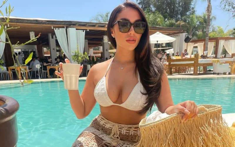 Britse tv-ster Chloe Brockett op vakantie in Marrakech