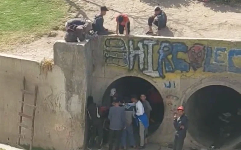 Dakloze kinderen terroriseren parkbezoekers in Tanger