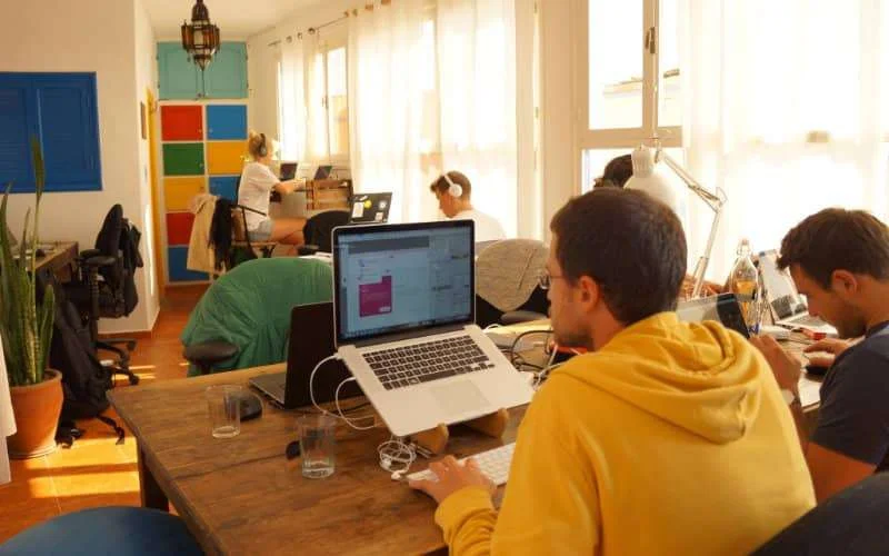 Digital nomad: Marokko in top 10 slechtste landen om online te werken