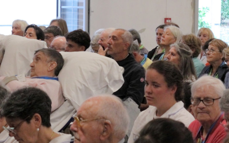 Marokkaanse komiek verrast met deelname aan bedevaart in Lourdes 