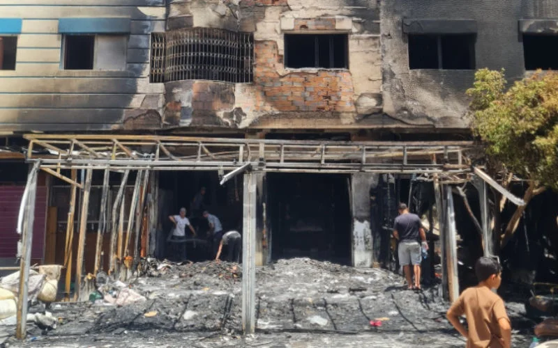 Winkelcentrum brandt volledig uit in Imzouren (video)