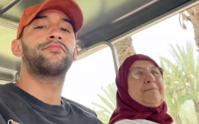 Hakim Ziyech met moeder, Nayef Aguerd en Kurt Zouma in Marrakech