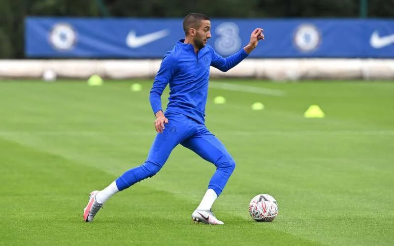 Chelsea en Barcelona onderhandelen transfer Ziyech