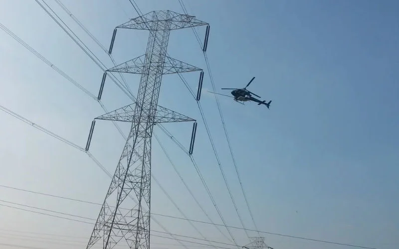 Helikopters voor onderhoud elektriciteitsmasten in Nador (video)