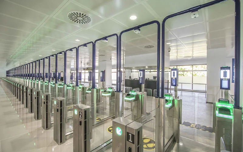 Marokko rust luchthavens uit met identiteitscontrolepoorten