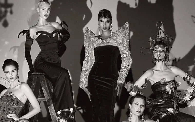Marokkaans topmodel Imaan Hammam poseert voor Moschino