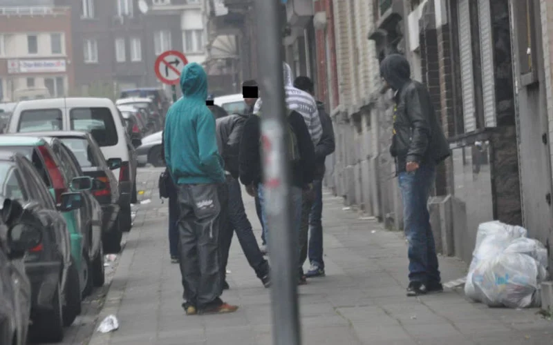 Marokkaanse kinderen gebruikt als "wegwerp-dealers" in België