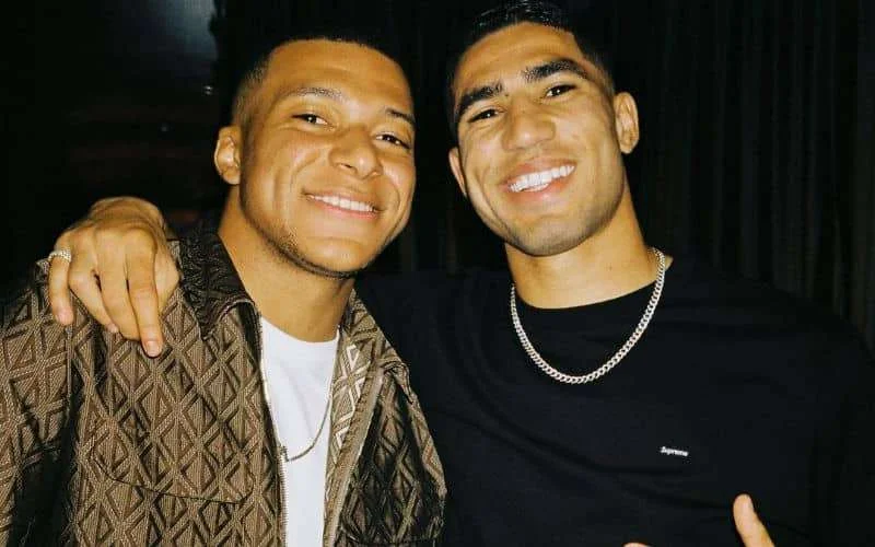 Hakimi en Mbappé na vakantie in VS naar Marokko