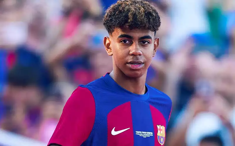 Barça-sensatie Lamine Yamal verandert spel in 12 minuten