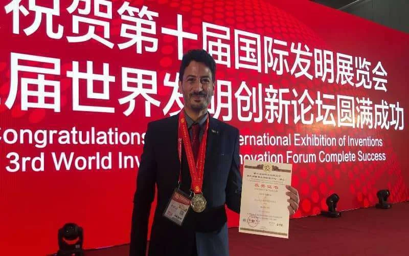 Marokkaanse uitvinder krijgt onderscheiding voor batterijloze elektrische auto