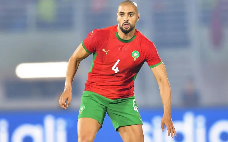 Officieel: Sofyan Amrabat naar Manchester United