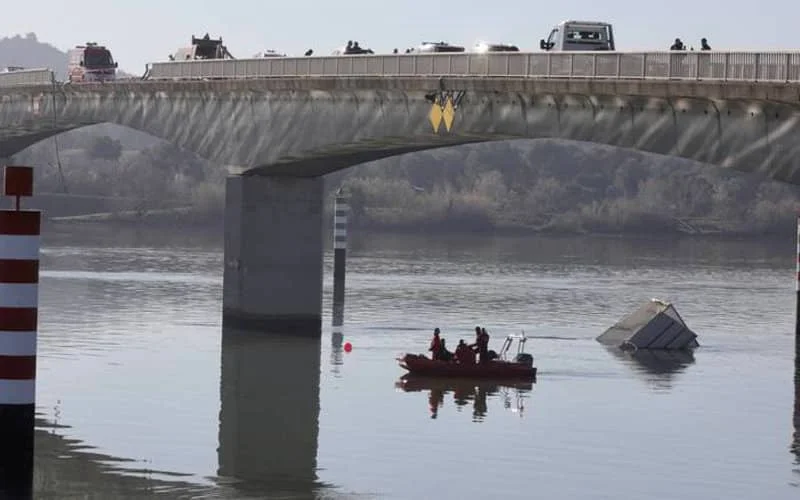 Marokkaanse chauffeur vermist na val vrachtwagen in Franse rivier