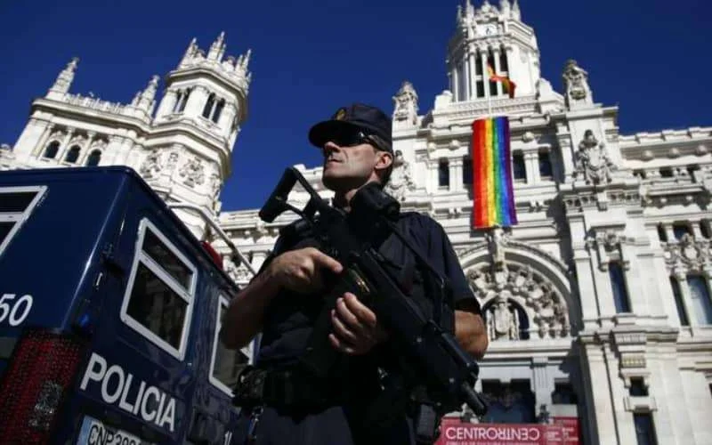 Spanje: Marokkaan riskeert 2 jaar cel voor bedreigen homokoppel