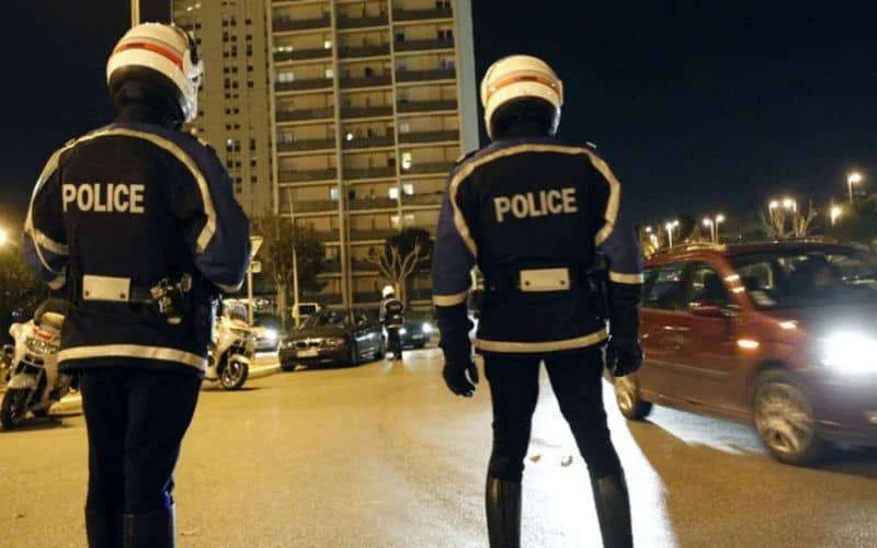 Marokkaan die Franse politieagenten aanreed blijft in de cel