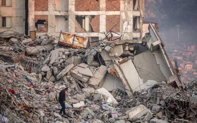 Marokkaanse dodental aardbeving Turkije stijgt naar 13