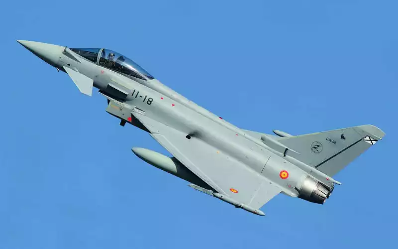 EVA 11 Squadron: Spaanse luchtschild tegen Marokko