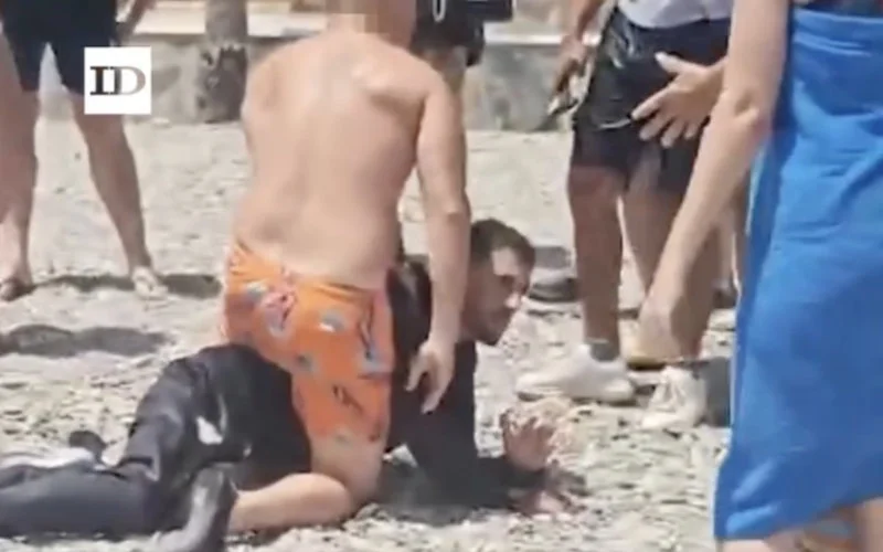 Marokkaanse migranten gestopt door vakantiegangers op Spaans strand