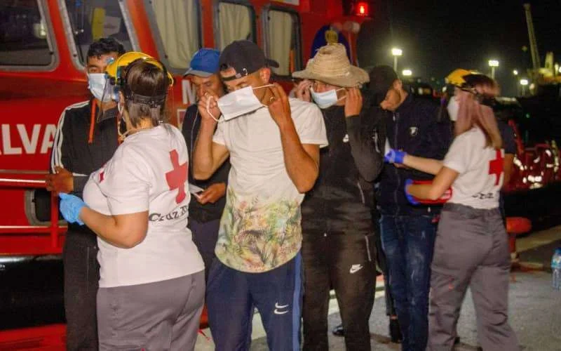 Vijftigtal Marokkaanse migranten op zee gered in Zuid-Spanje