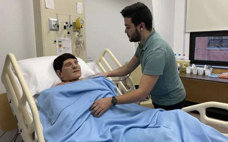 Marokkaanse verpleger vertelt over zijn ervaring in Quebec