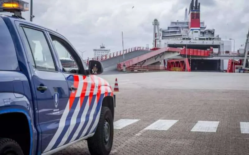 Marechaussee vindt Marokkaanse verstekelingen in vrachtschip