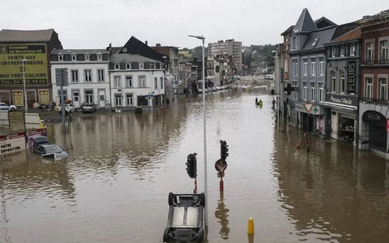 Azzedine en Ayoub redden oude vrouw tijdens overstromingen in België