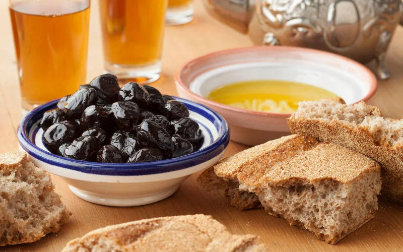 Spaanse influencers lyrisch over Marokkaanse olijfolie (video)