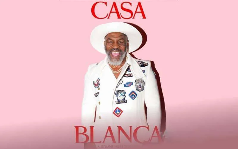 Mike Tyson gekleed door Marokkaanse ontwerper