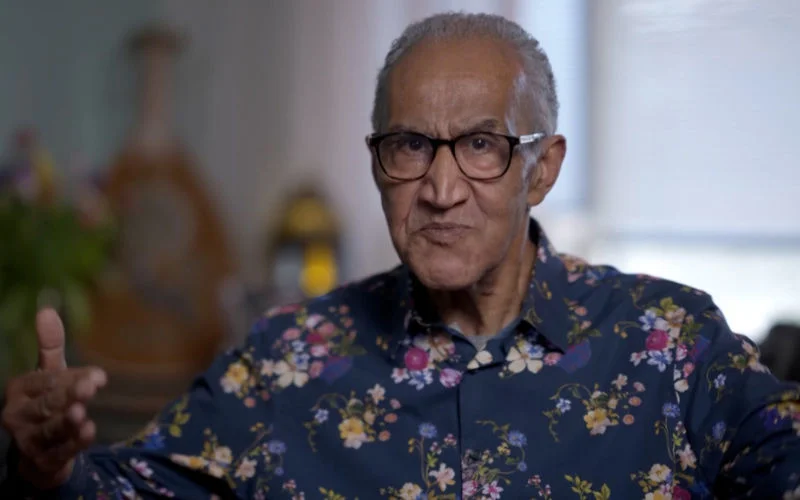 Mocronado Akil werd verliefd op Leny: "Haar vader vond dat niet leuk"