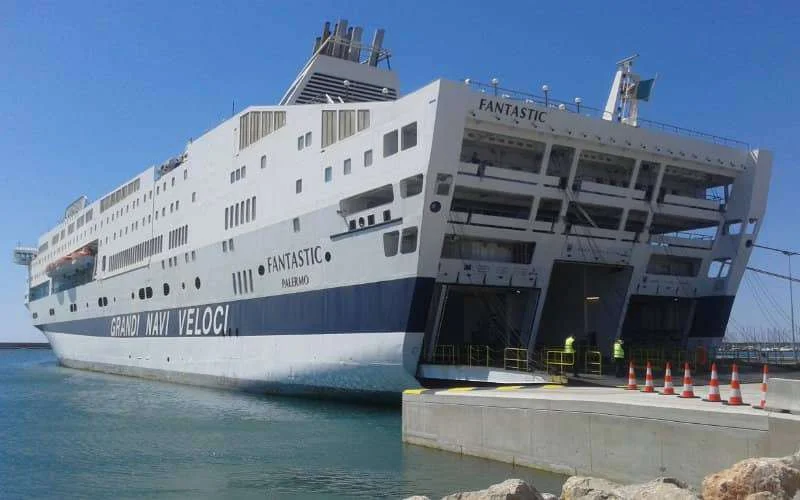 Koning Mohammed VI vergemakkelijkt ook bootovertocht voor wereld-Marokkanen