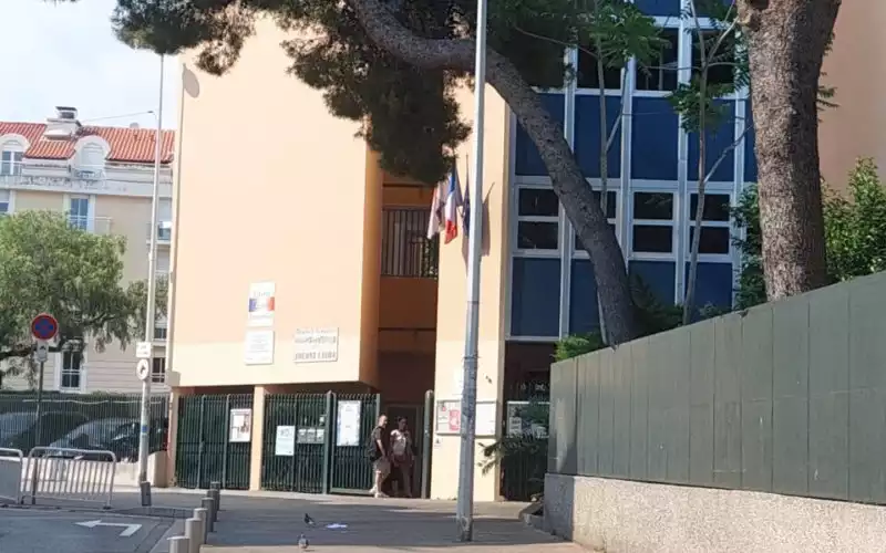 Controverse: moslimgebed op Franse school blijkt onschuldig kinderspel