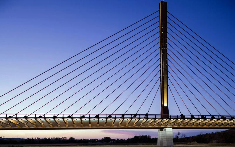 Nieuwe hangbrug moet verkeersproblemen in Nador oplossen