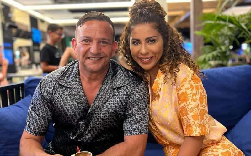 Najib Amhali drijft de spot met zichzelf