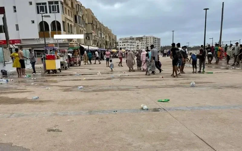 Nieuwe zeedijk in Marokko in verval vóór officiële opening