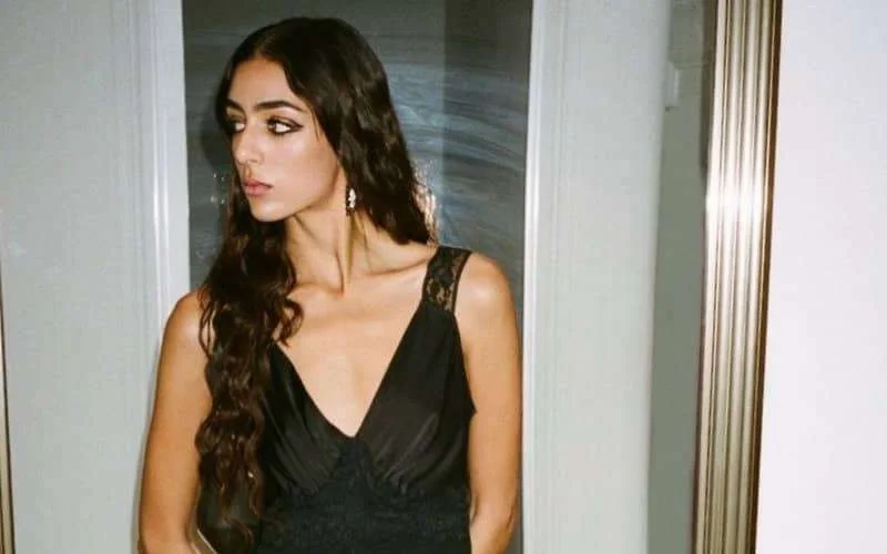 Nora Attal met familie in nieuwe reclamecampagne (video)