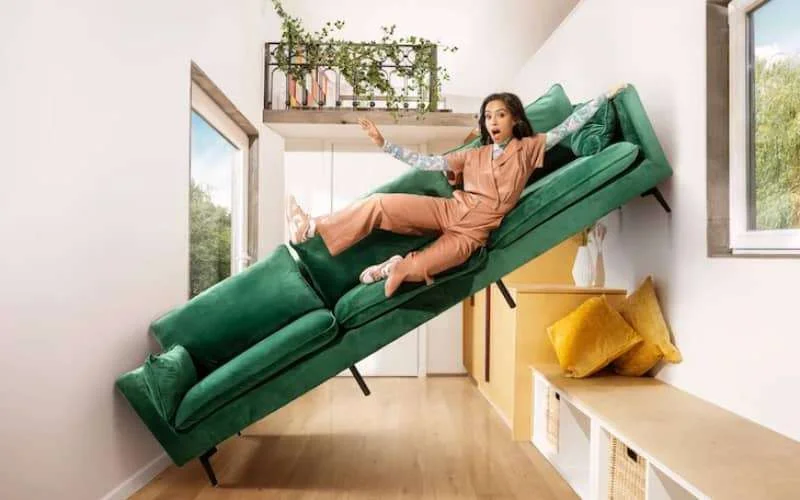 Nora Gharib helpt kijkers aan tiny house