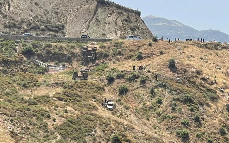 Auto over de kop op 'dodenweg' tussen Tetouan en Al Hoceima