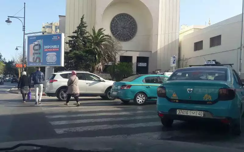 Transportchaos in Tanger: vakantiegangers in de zomerse hel
