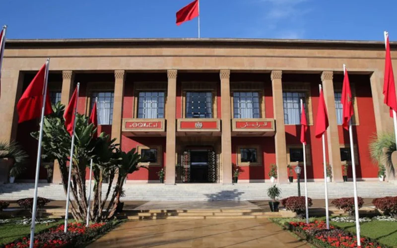 Van autowasser tot miljonair: mysterie rond Marokkaans parlementslid