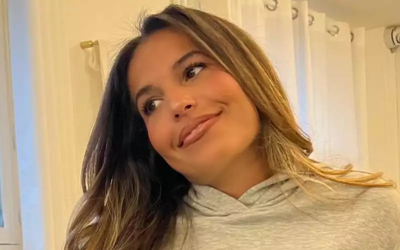 Influencer Poupette Kenza: een online reis met hoogte- en dieptepunten