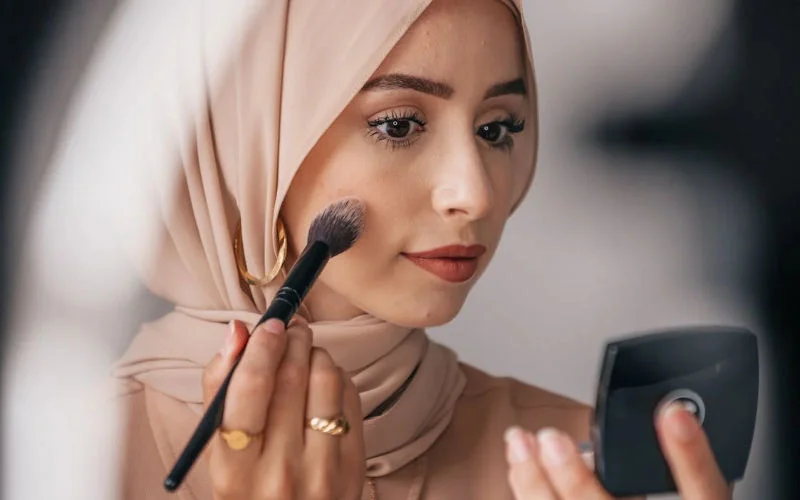 Make-up en parfum tijdens de ramadan: wat mag en wat niet?