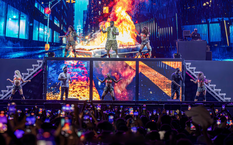 Rapper 50 Cent laat Rabat daveren (video)