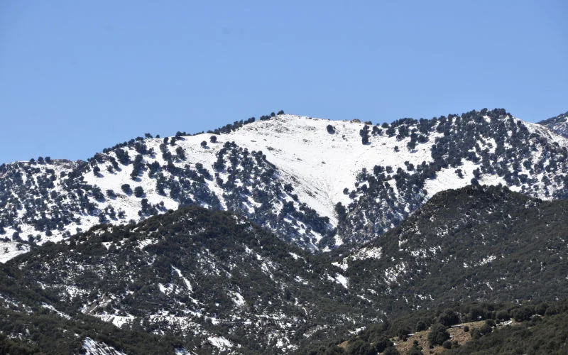 Atlas- en Rifgebergte in het wit gehuld