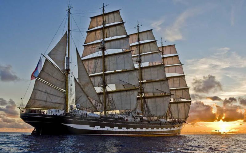 Indrukwekkend Russisch zeilschip meert aan in Agadir